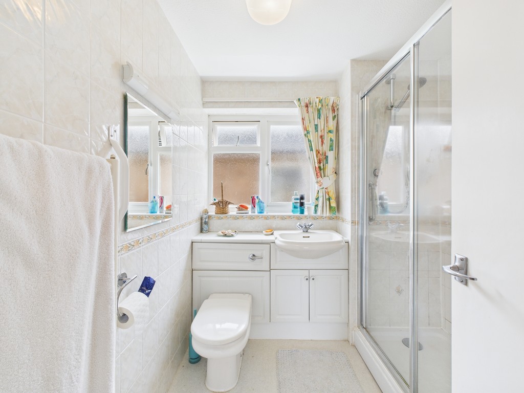 4 bed link detached house for sale in Stirling Way, Horsham  - Property Image 10