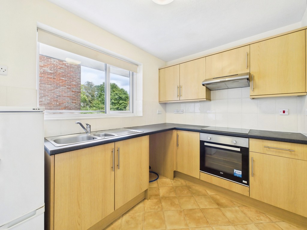 2 bed apartment for sale in Paddockhall Road, Haywards Heath  - Property Image 5