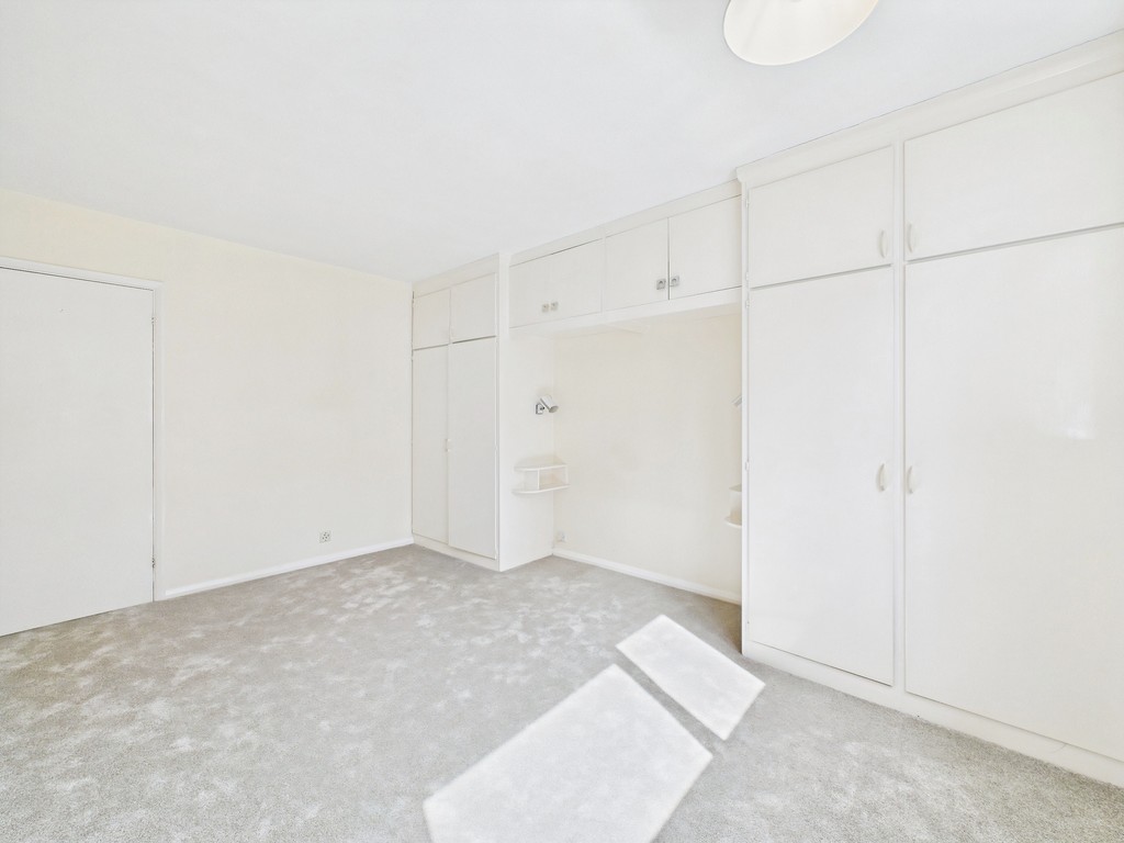 2 bed apartment for sale in Paddockhall Road, Haywards Heath  - Property Image 8