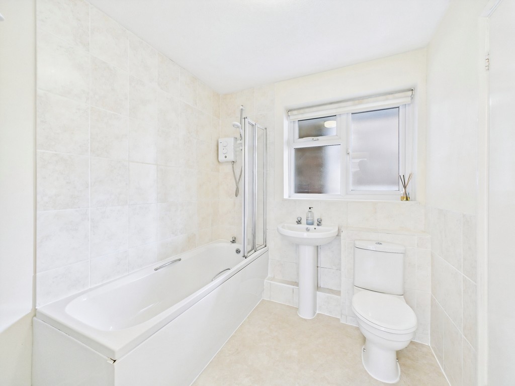 2 bed apartment for sale in Paddockhall Road, Haywards Heath  - Property Image 9