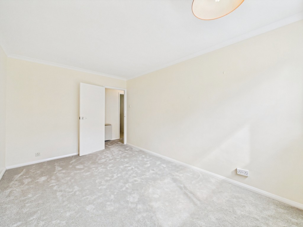 2 bed apartment for sale in Paddockhall Road, Haywards Heath  - Property Image 11
