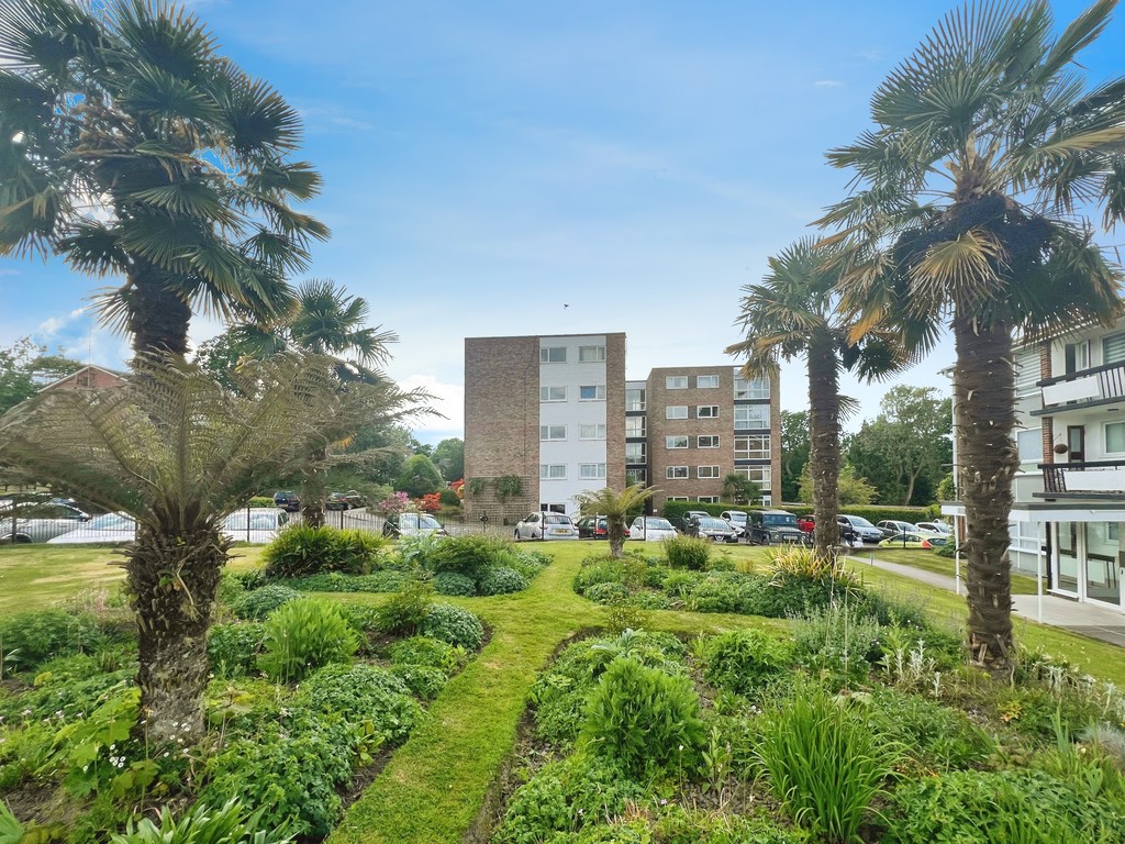 2 bed apartment for sale in Paddockhall Road, Haywards Heath