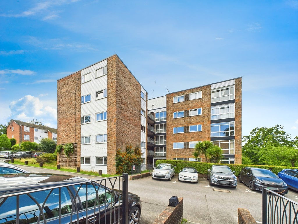 2 bed apartment for sale in Paddockhall Road, Haywards Heath