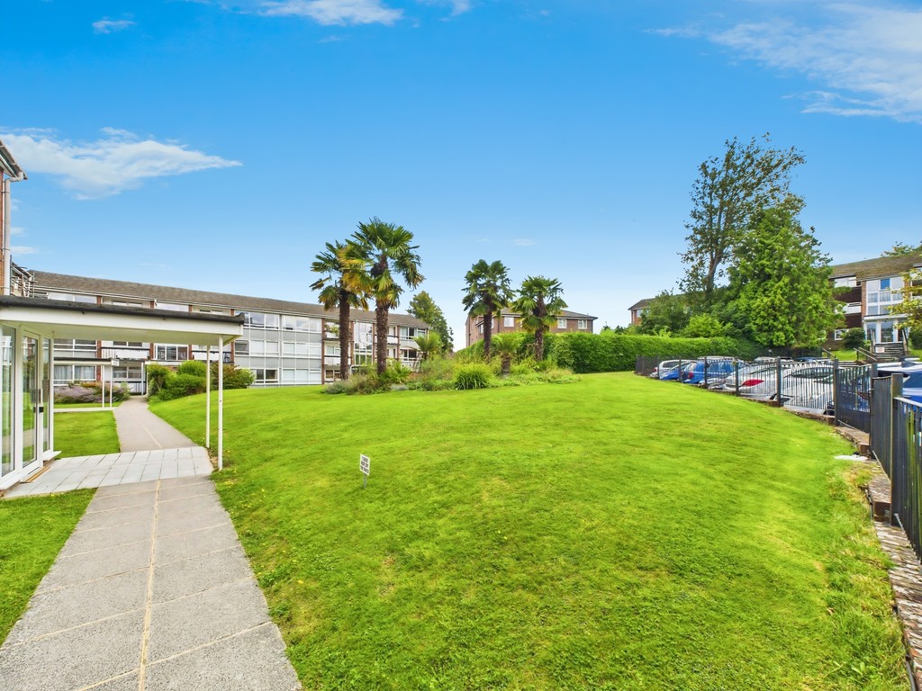 2 bed apartment for sale in Paddockhall Road, Haywards Heath  - Property Image 12
