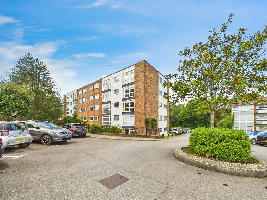 2 bed apartment for sale in Paddockhall Road, Haywards Heath