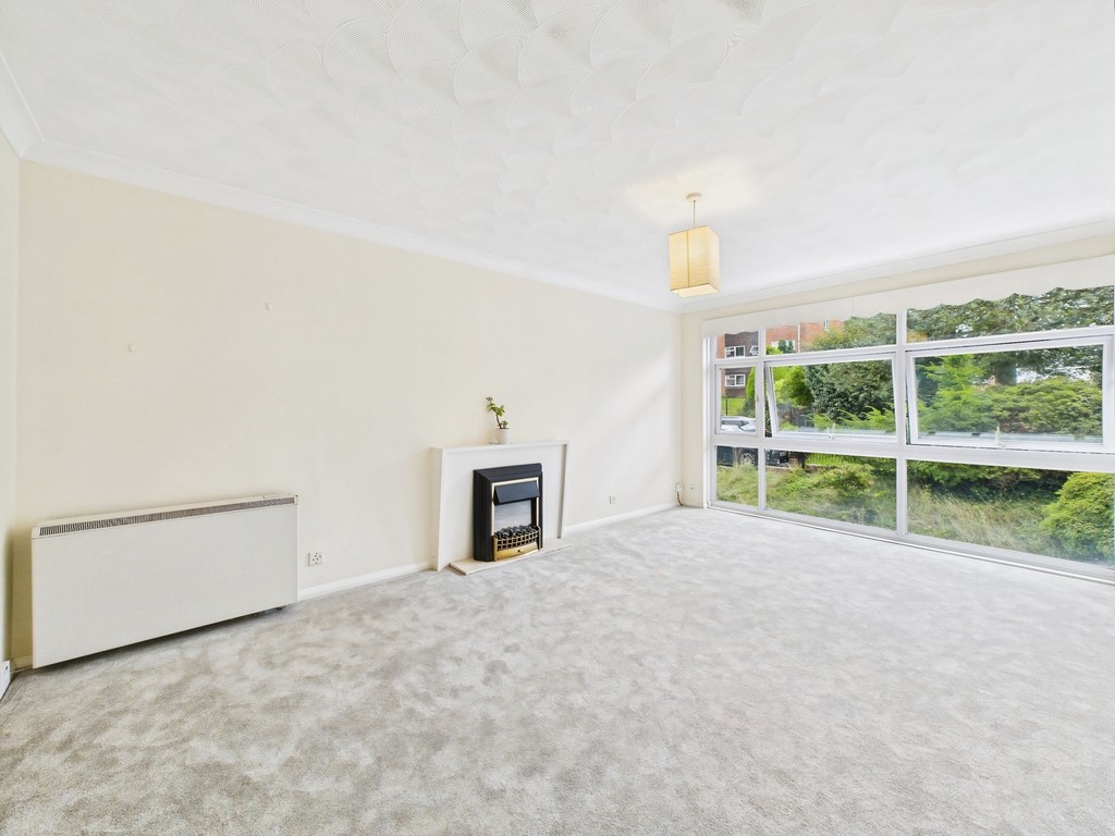 2 bed apartment for sale in Paddockhall Road, Haywards Heath  - Property Image 3