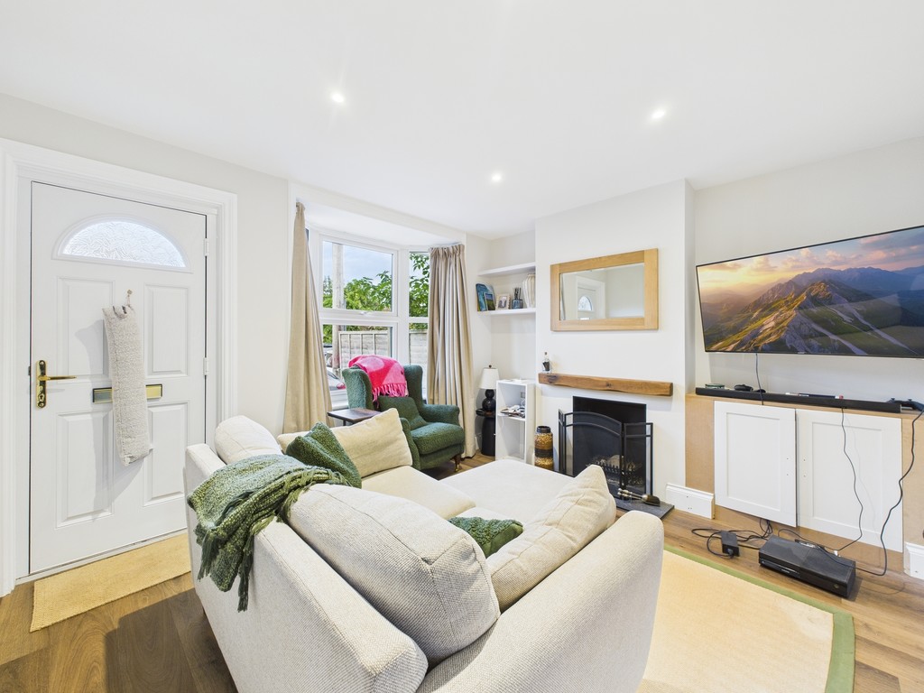2 bed semi-detached house to rent in Littlehaven Lane, Horsham  - Property Image 3