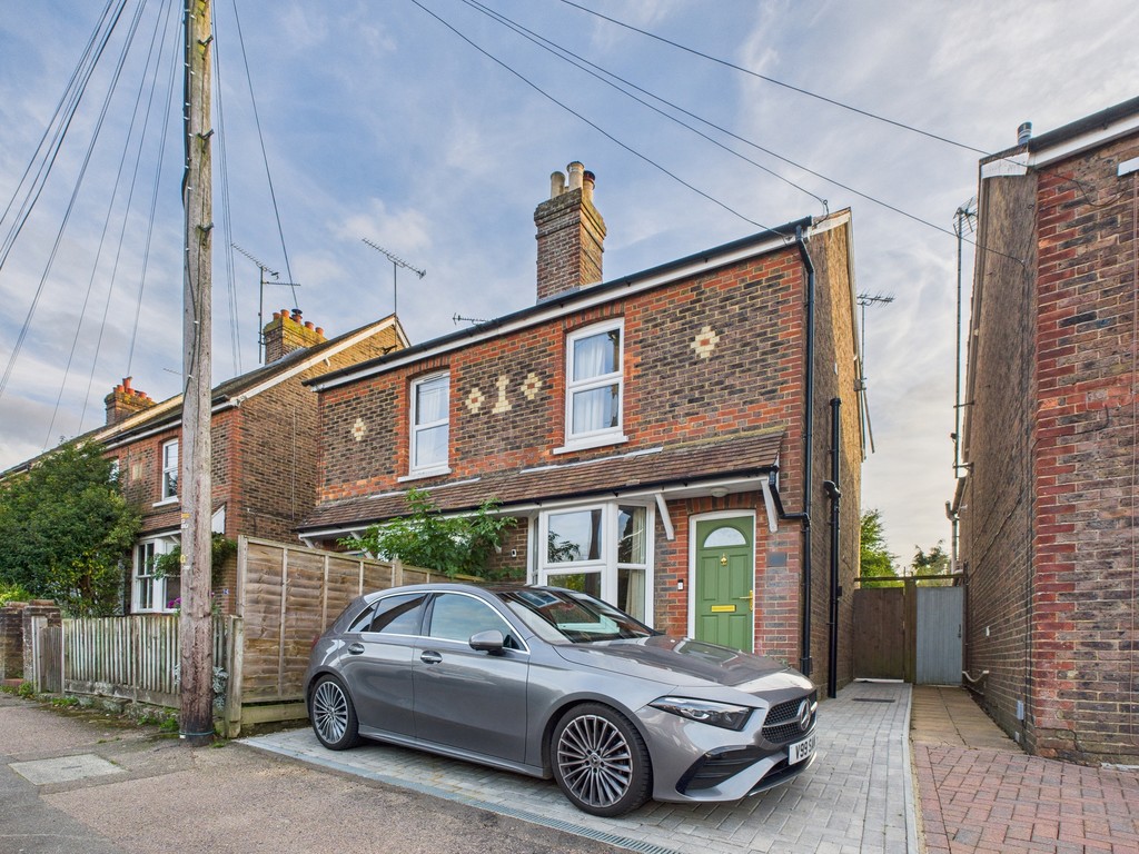 2 bed semi-detached house to rent in Littlehaven Lane, Horsham