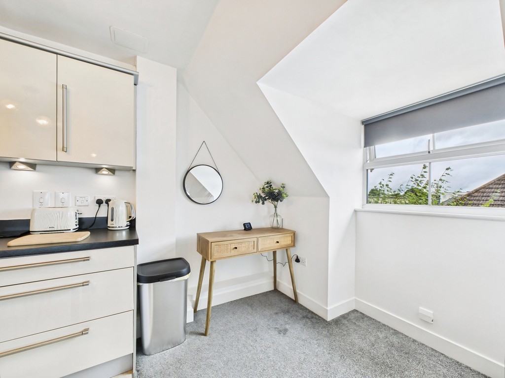 2 bed apartment for sale in Brighton Road, Horsham  - Property Image 13