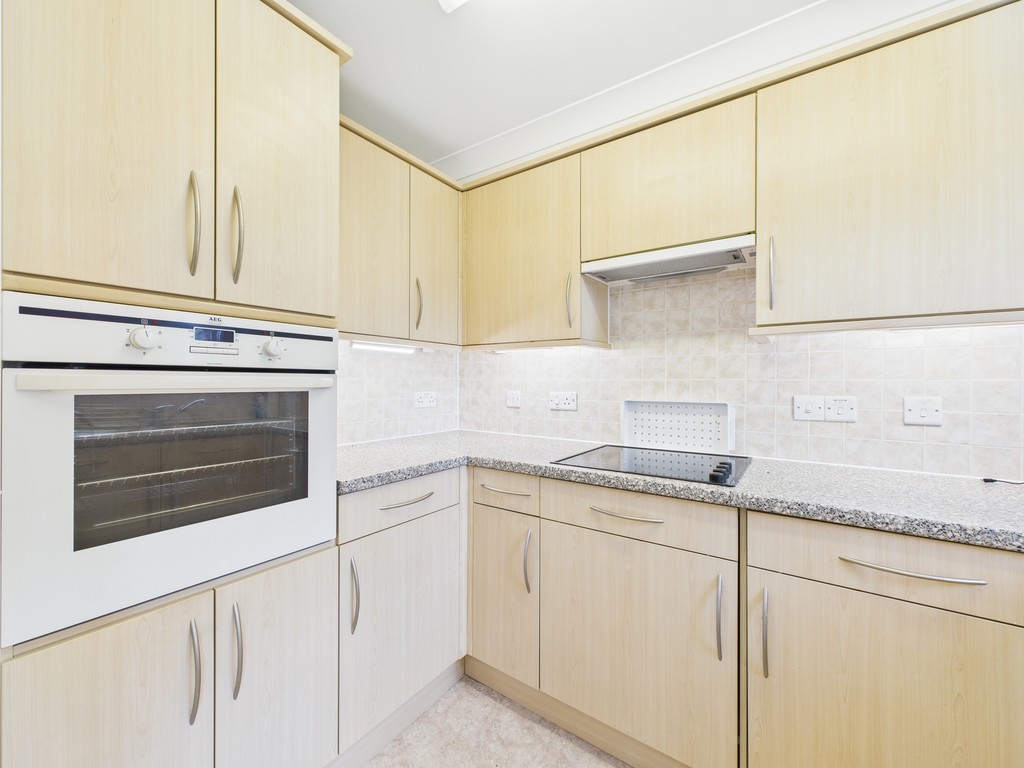 1 bed for sale in Manton Court, Kings Road, Horsham  - Property Image 11