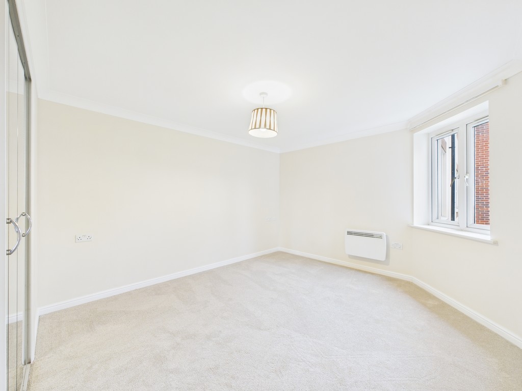 1 bed for sale in Manton Court, Kings Road, Horsham  - Property Image 13