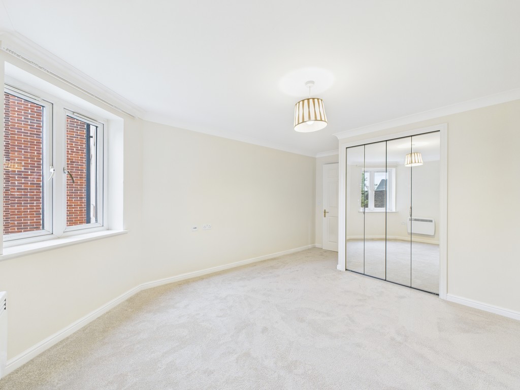 1 bed for sale in Manton Court, Kings Road, Horsham  - Property Image 4