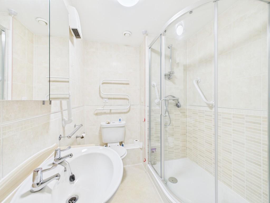 1 bed for sale in Manton Court, Kings Road, Horsham  - Property Image 5