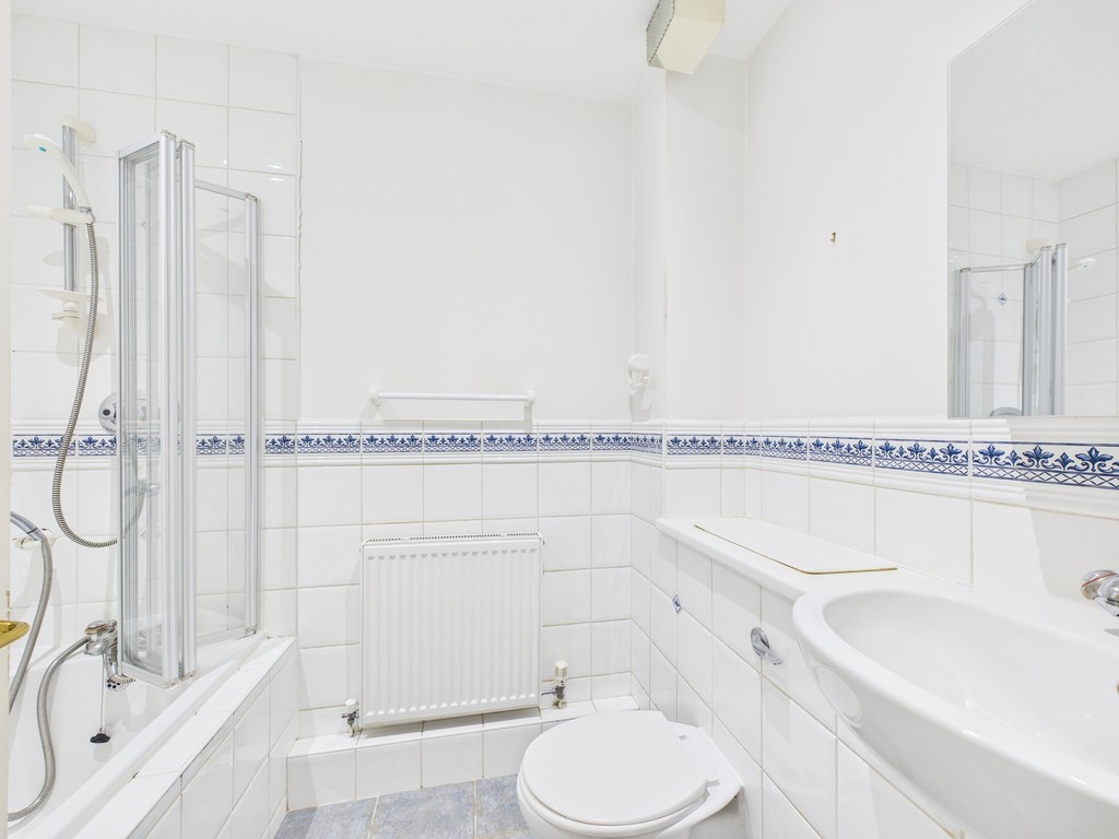 1 bed apartment for sale in Wimblehurst Road, Horsham  - Property Image 7