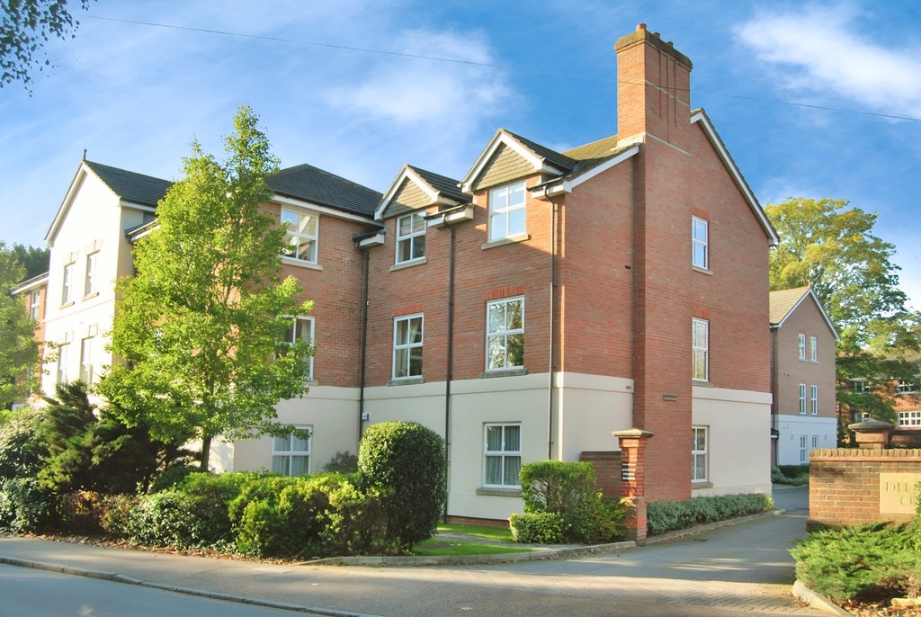 1 bed apartment for sale in Wimblehurst Road, Horsham