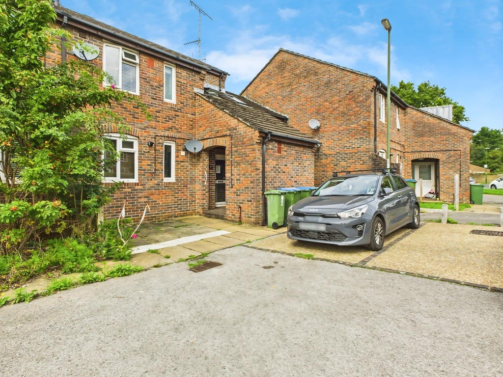2 bed maisonette for sale in Roebuck Close, Horsham  - Property Image 8