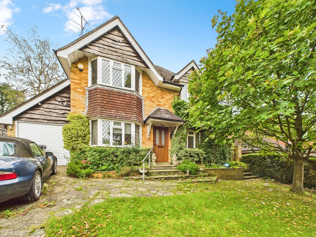 4 bed detached house for sale in Savill Road, Lindfield