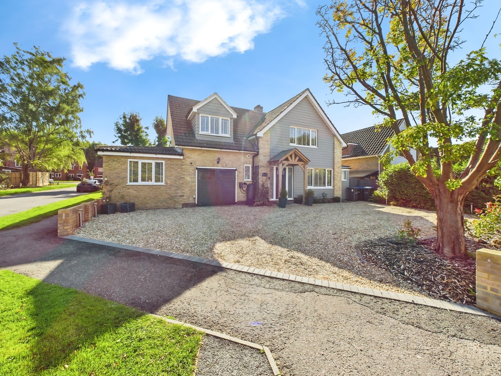 4 bed detached house for sale in Covert Mead, Handcross