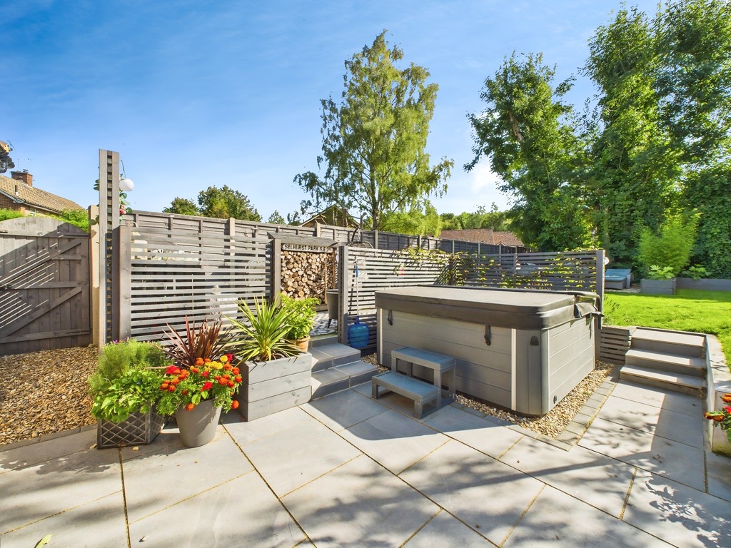 4 bed detached house for sale in Covert Mead, Handcross - Property Image 11