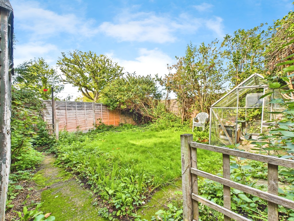 3 bed semi-detached bungalow for sale in Ringley Road, Horsham  - Property Image 11