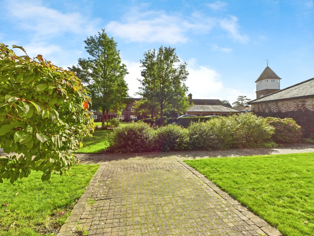 2 bed apartment for sale in Bluecoat Pond, Christs Hospital  - Property Image 9