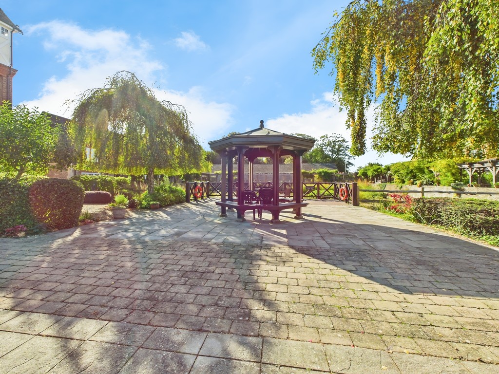 2 bed apartment for sale in Bluecoat Pond, Christs Hospital  - Property Image 10