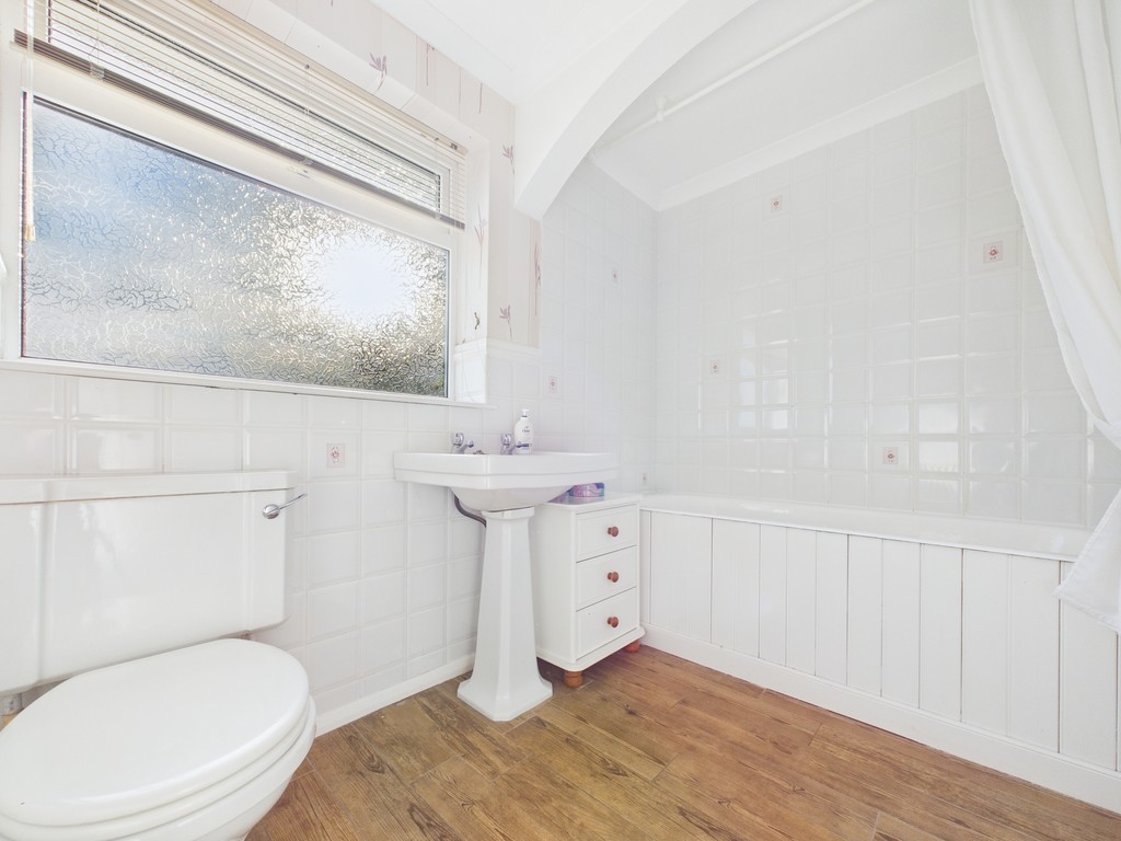 3 bed detached house for sale in Rose Cottage Lane, Staplefield  - Property Image 18