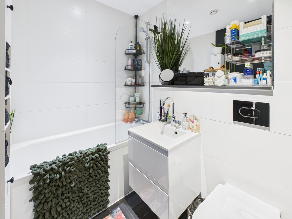 1 bed apartment for sale in Horsham Gates Two, North Street, Horsham  - Property Image 6