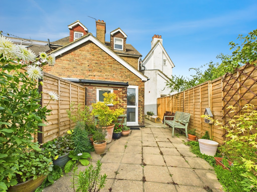 3 bed semi-detached house for sale in Denne Parade, Horsham  - Property Image 19