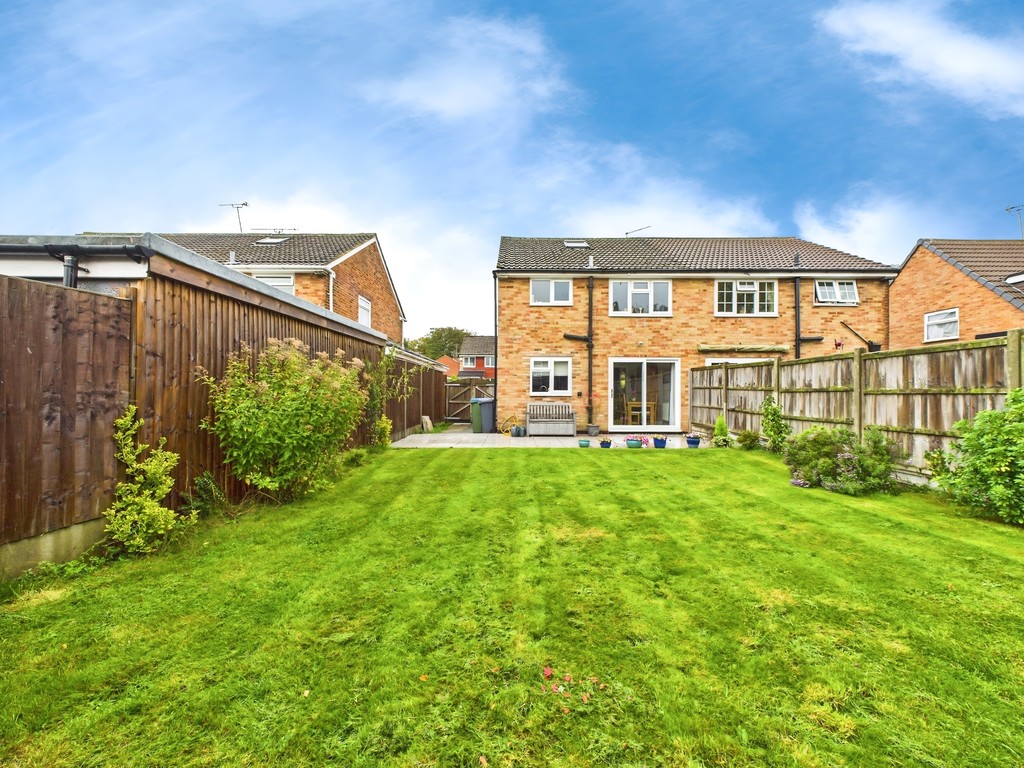 3 bed semi-detached house for sale in Wood End, Horsham  - Property Image 7