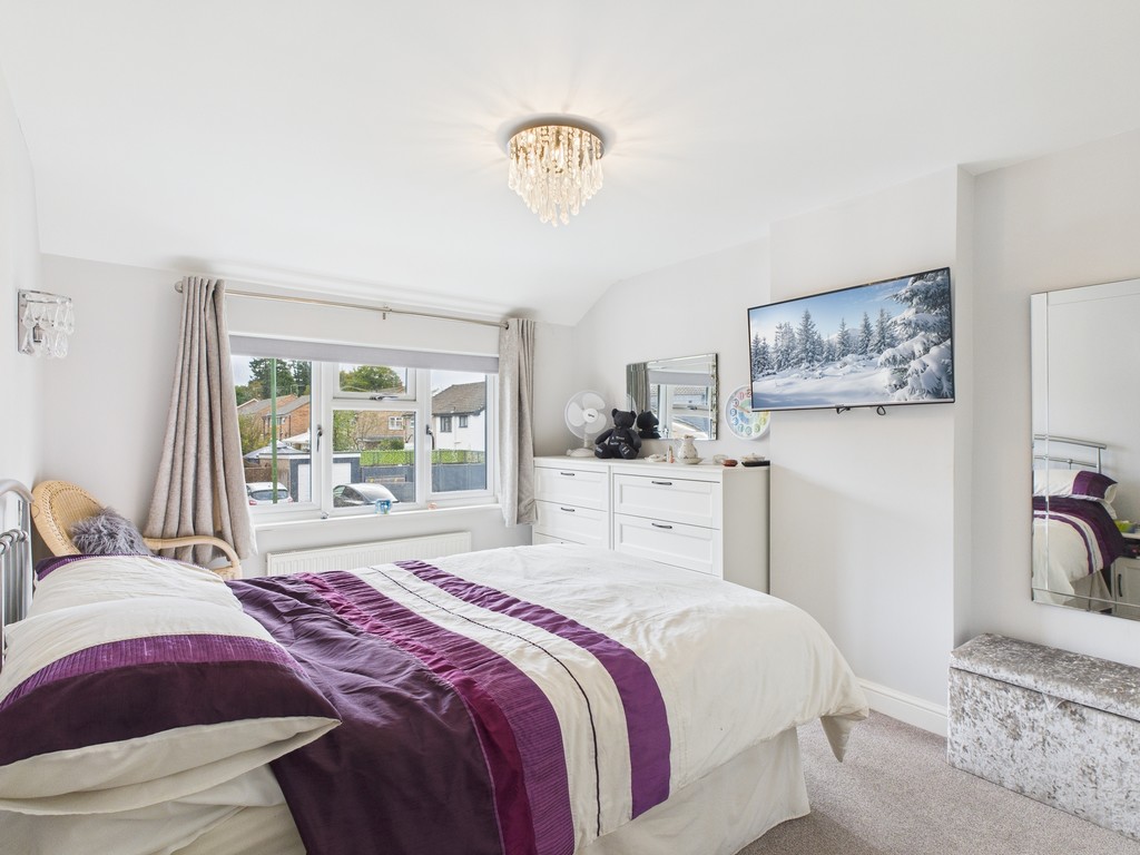 3 bed semi-detached house for sale in Wood End, Horsham  - Property Image 5