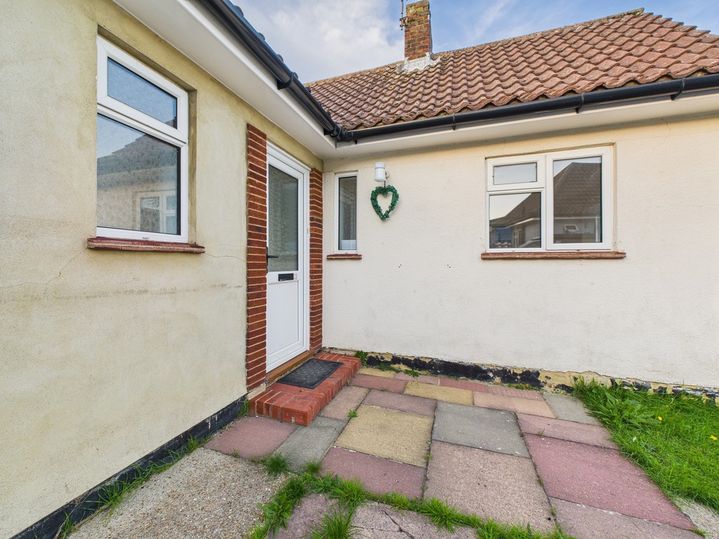 2 bed detached bungalow to rent in Turners Mill Close, Haywards Heath  - Property Image 15