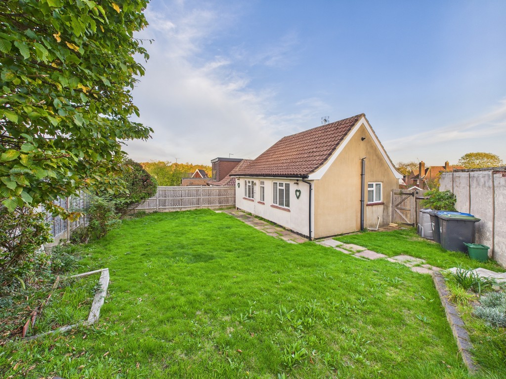 2 bed detached bungalow to rent in Turners Mill Close, Haywards Heath  - Property Image 4