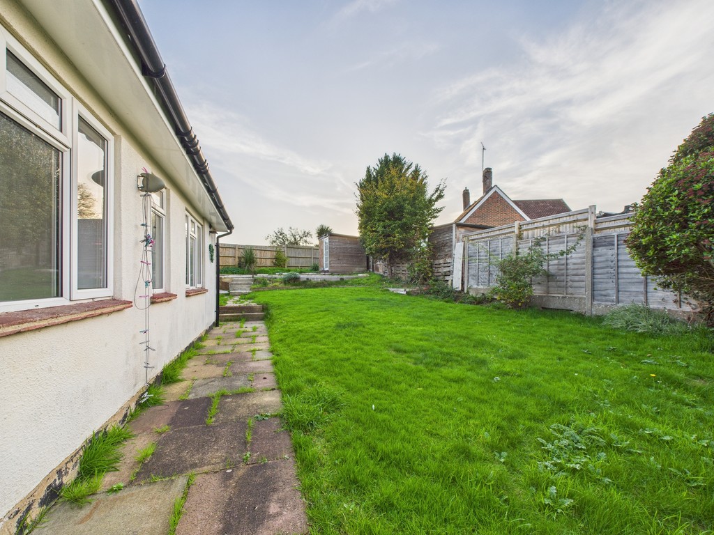 2 bed detached bungalow to rent in Turners Mill Close, Haywards Heath  - Property Image 6