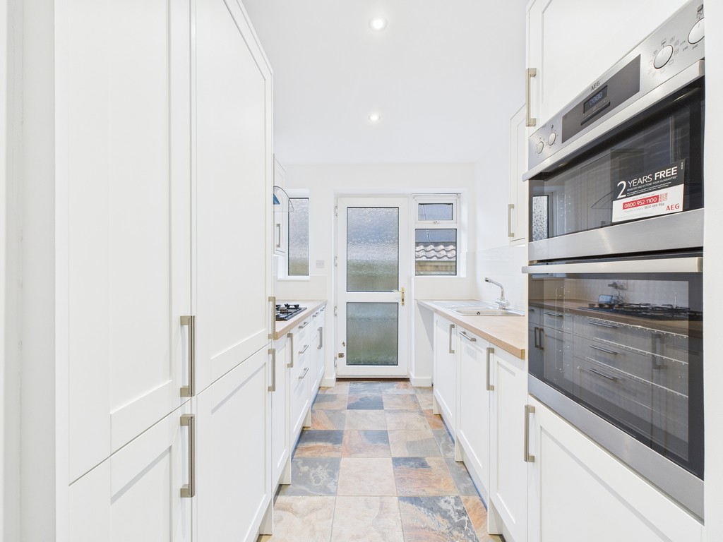 2 bed detached bungalow to rent in Turners Mill Close, Haywards Heath  - Property Image 7