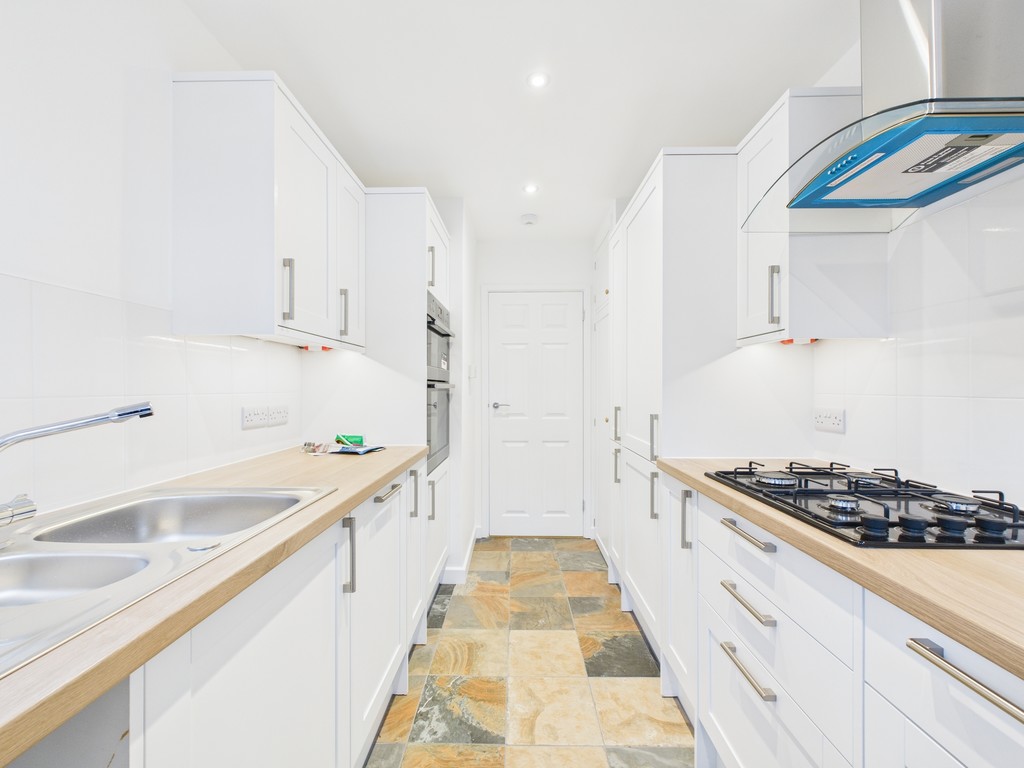 2 bed detached bungalow to rent in Turners Mill Close, Haywards Heath  - Property Image 2