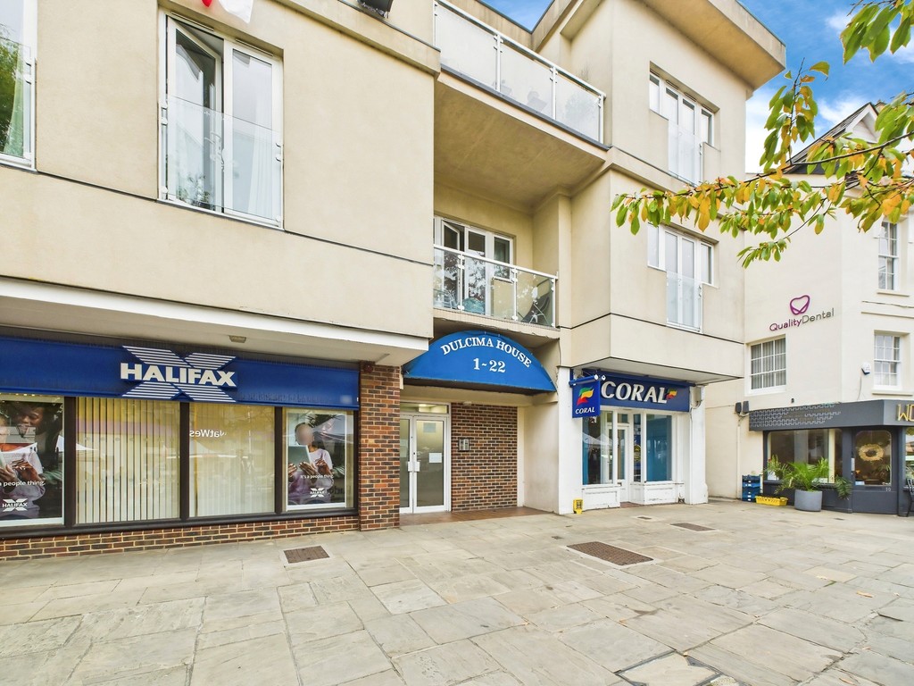 1 bed apartment to rent in Dulcima House, Carfax, RH12