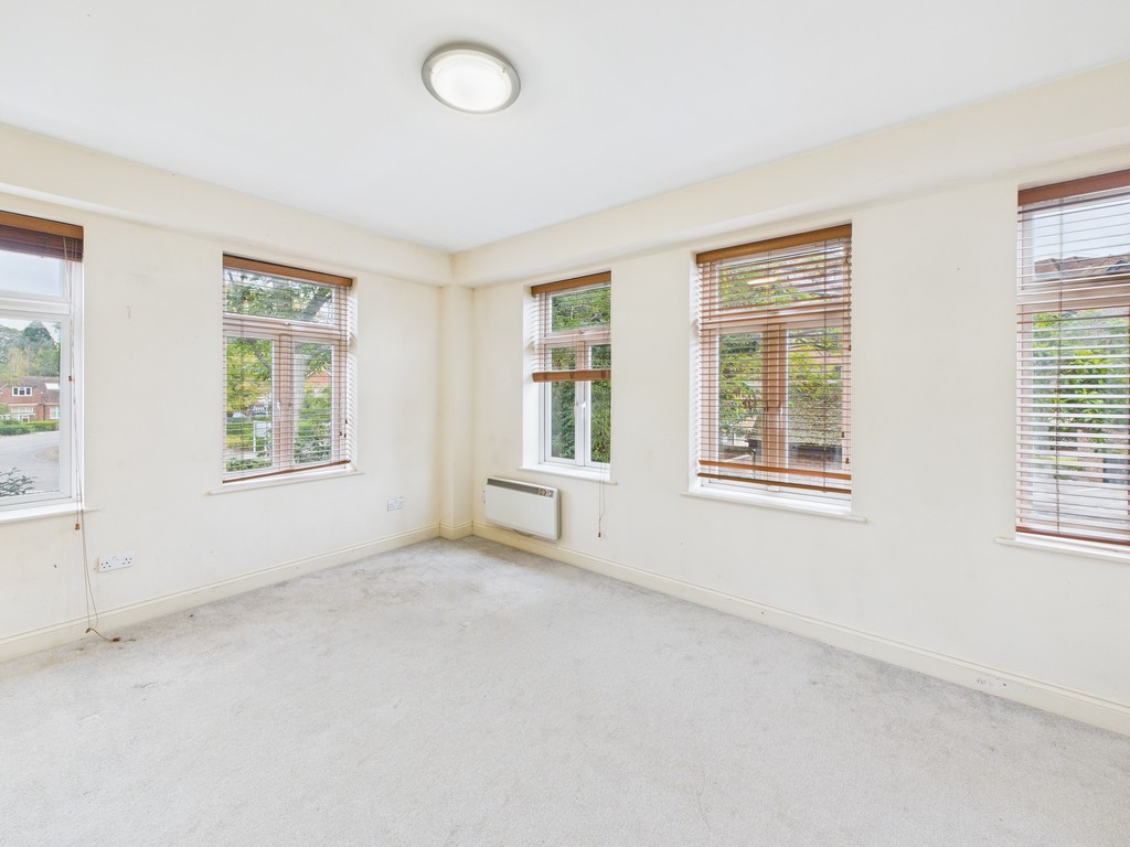 1 bed apartment to rent in Dulcima House, Carfax, RH12  - Property Image 3