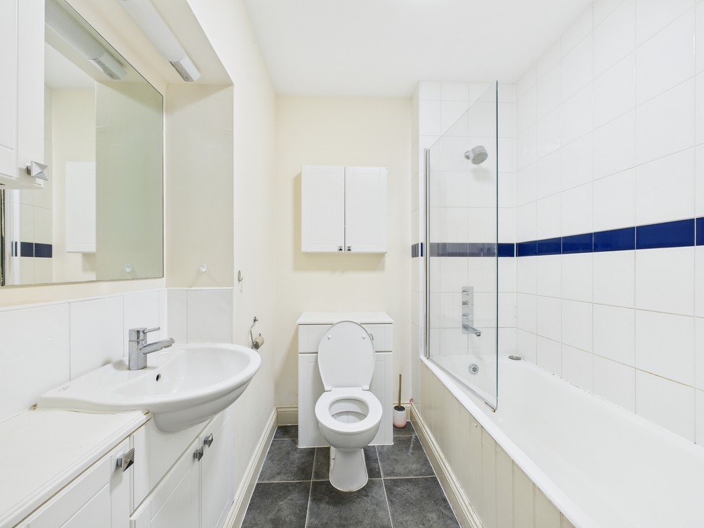 1 bed apartment to rent in Dulcima House, Carfax, RH12  - Property Image 6