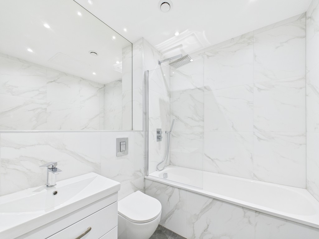 1 bed ground floor flat to rent in London Road, Burgess Hill, RH15  - Property Image 3