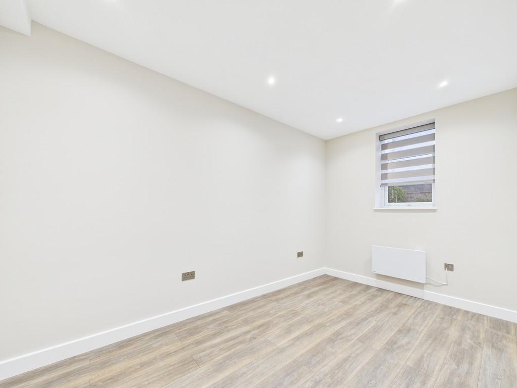 1 bed ground floor flat to rent in London Road, Burgess Hill, RH15  - Property Image 4