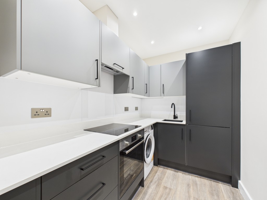 1 bed ground floor flat to rent in London Road, Burgess Hill, RH15  - Property Image 2