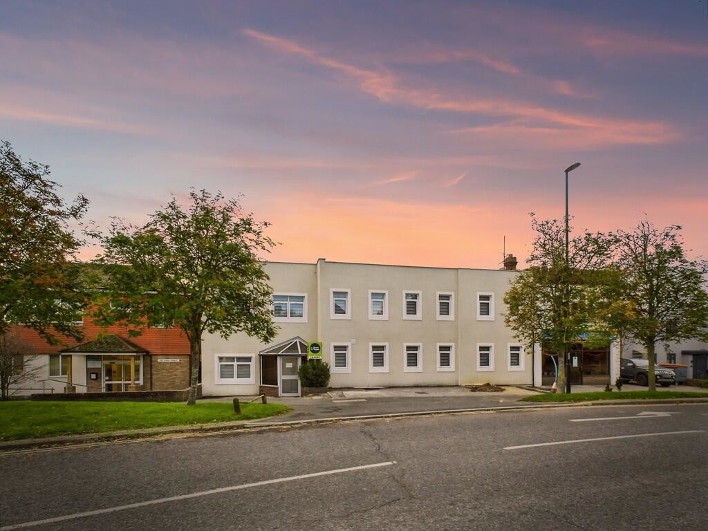 1 bed ground floor flat to rent in London Road, Burgess Hill, RH15