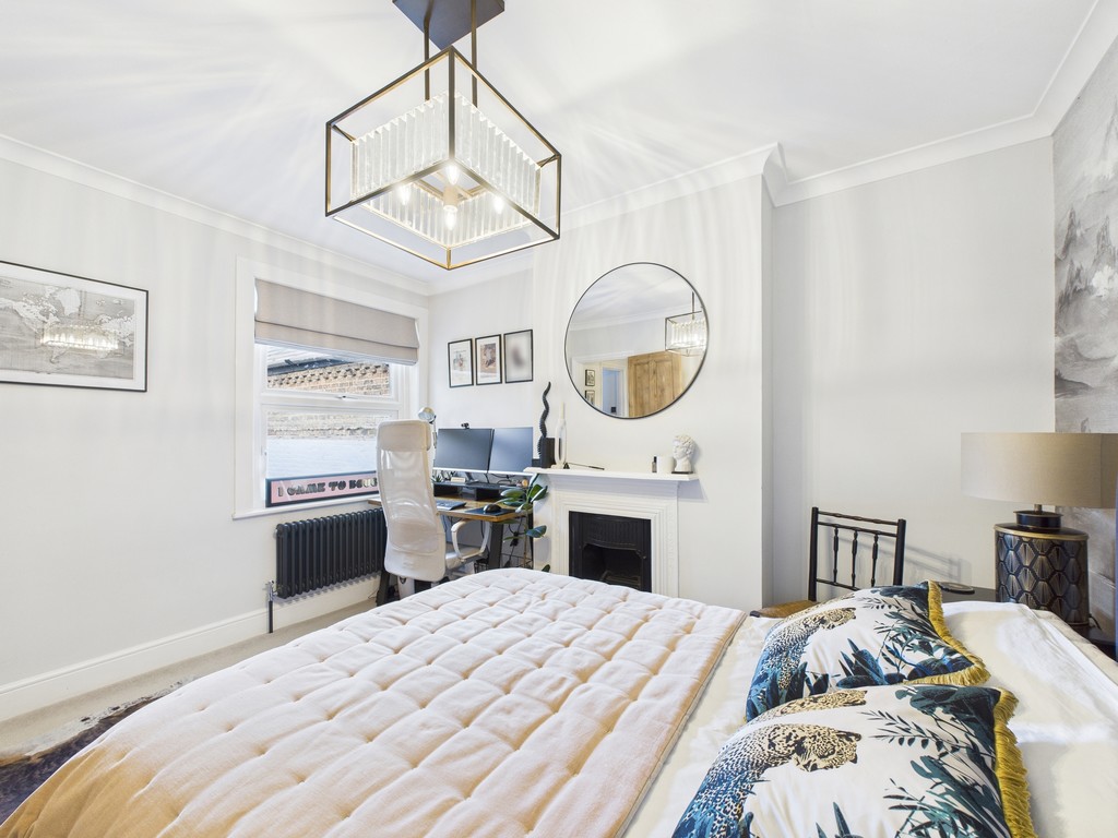 3 bed semi-detached house for sale in Park Terrace East, Horsham - Property Image 7