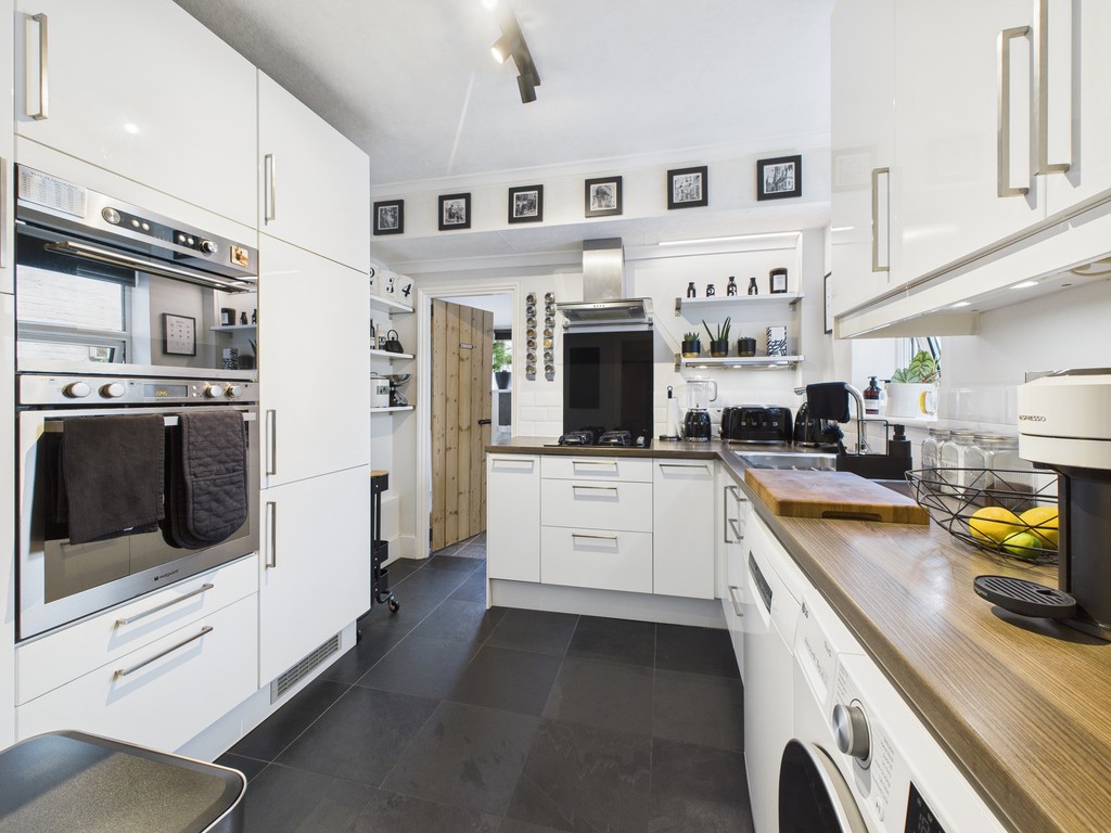 3 bed semi-detached house for sale in Park Terrace East, Horsham - Property Image 4