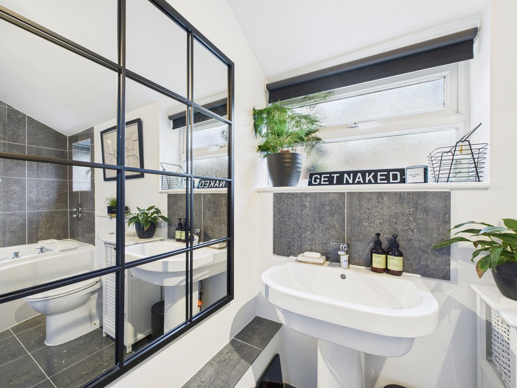 3 bed semi-detached house for sale in Park Terrace East, Horsham - Property Image 16