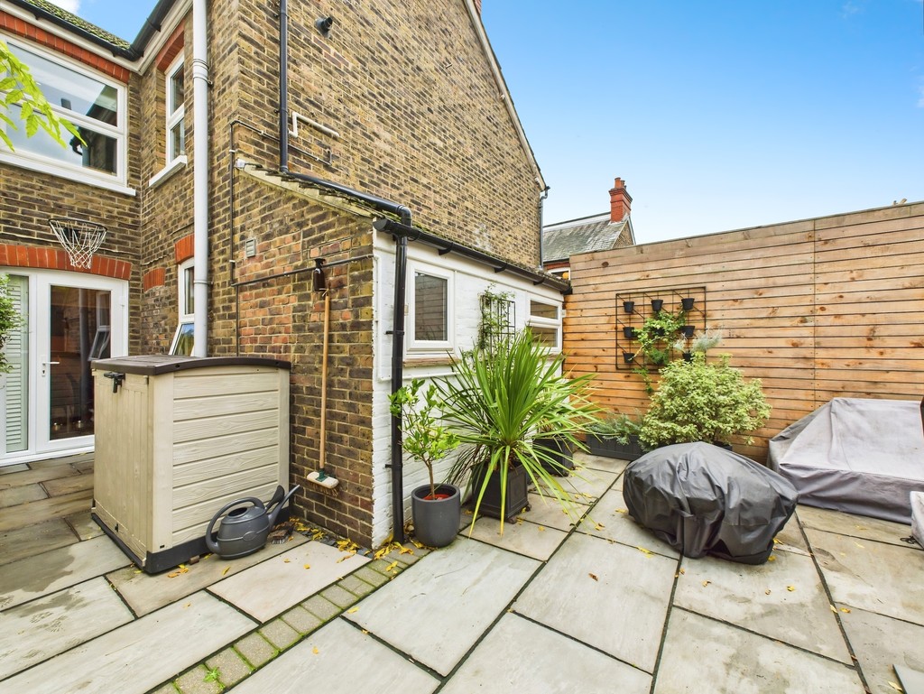 3 bed semi-detached house for sale in Park Terrace East, Horsham - Property Image 9
