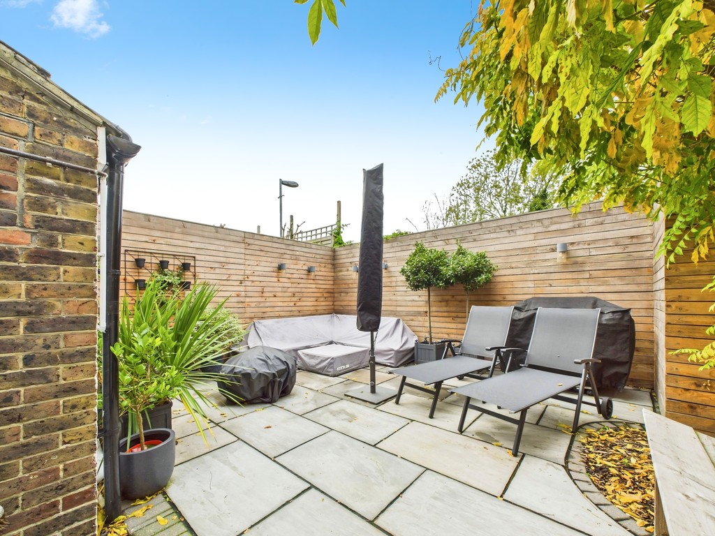 3 bed semi-detached house for sale in Park Terrace East, Horsham - Property Image 10