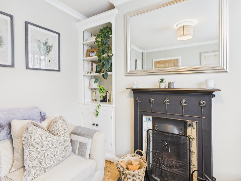 3 bed semi-detached house for sale in Park Terrace East, Horsham - Property Image 13