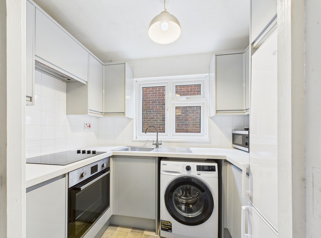 1 bed maisonette for sale in Singleton Road, Broadbridge Heath - Property Image 4